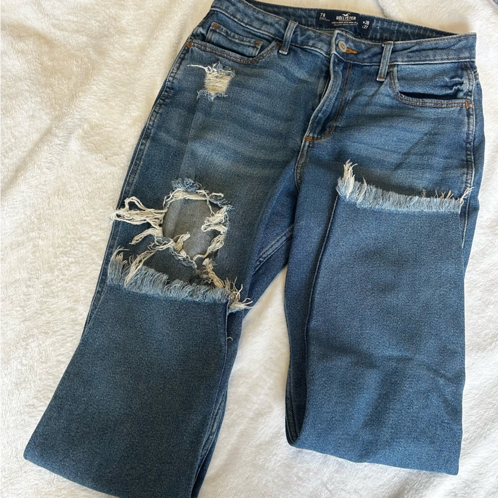 Hollister Curvey High Rise Distressed mom Jean